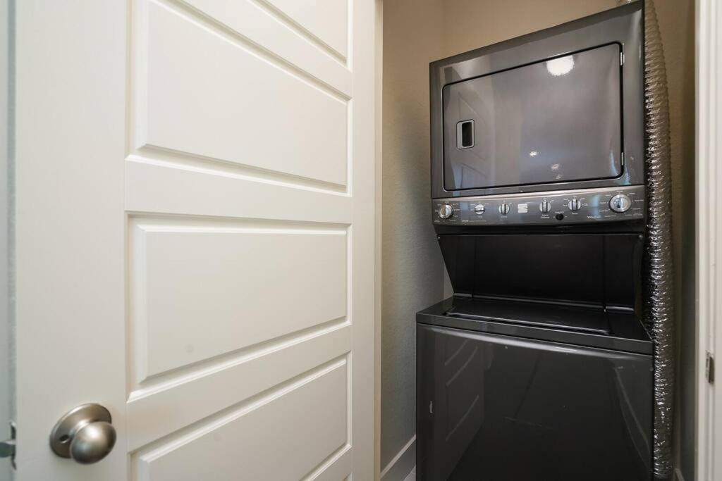 SPACIOUS, SLEEPS 6, ST PHILLIPS, KING Bed San Antonio Exterior foto